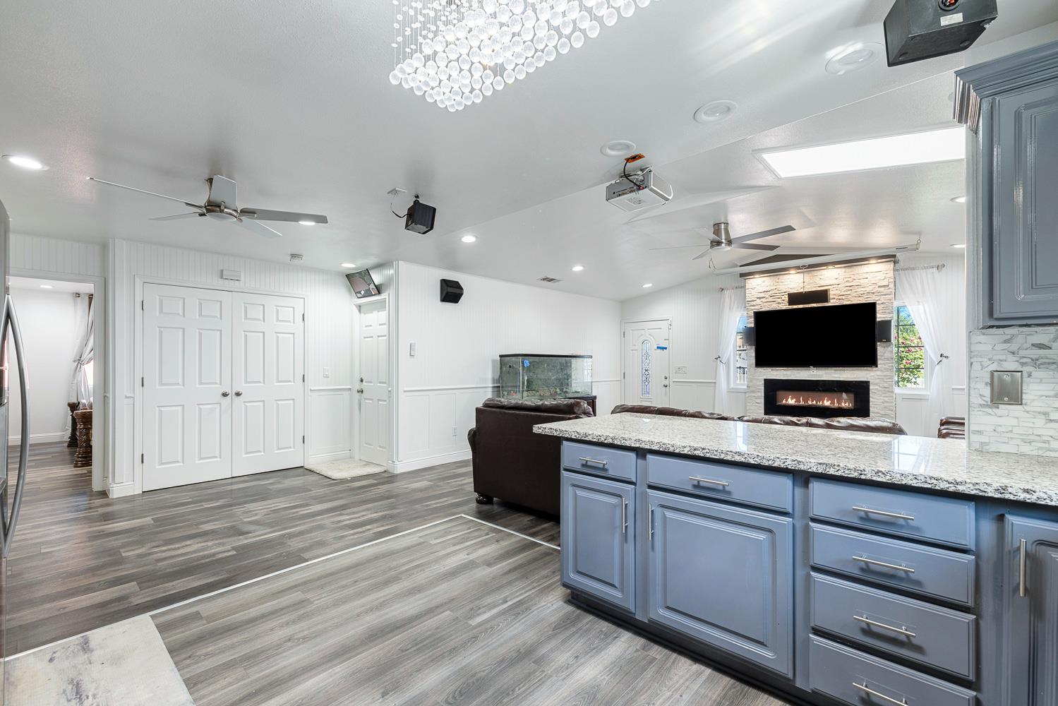 408 W San Joaquin St, Avenal, CA 93204