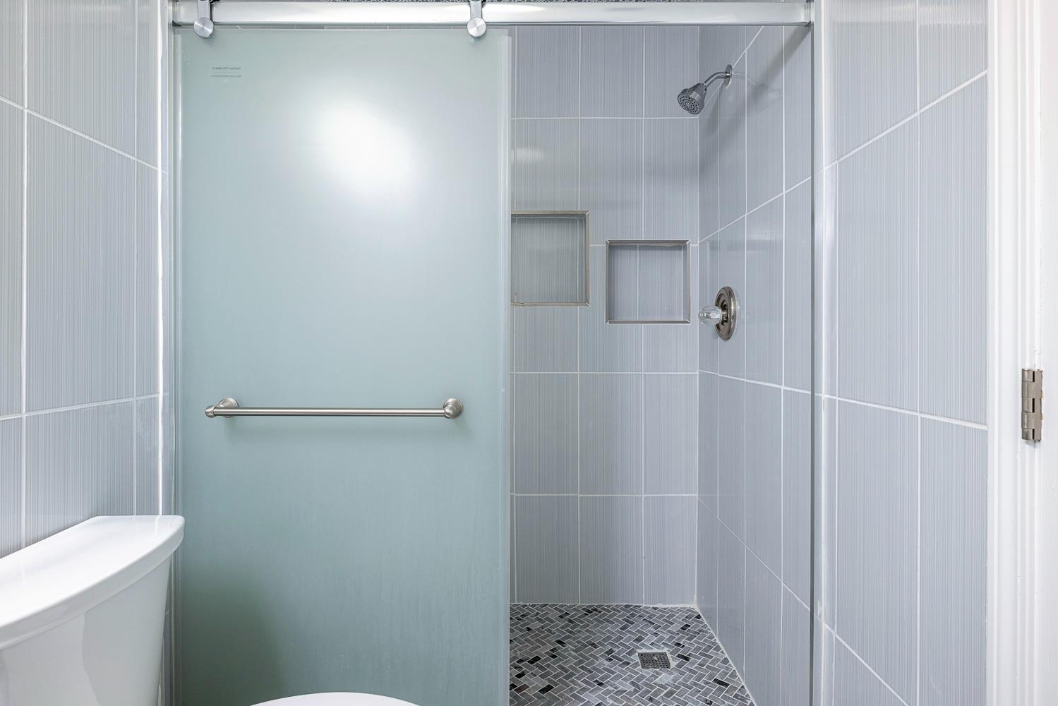 408 W San Joaquin St, Avenal, CA 93204