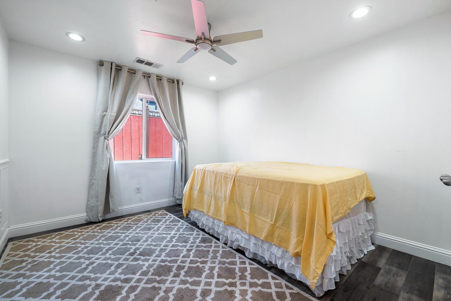 408 W San Joaquin St, Avenal, CA 93204