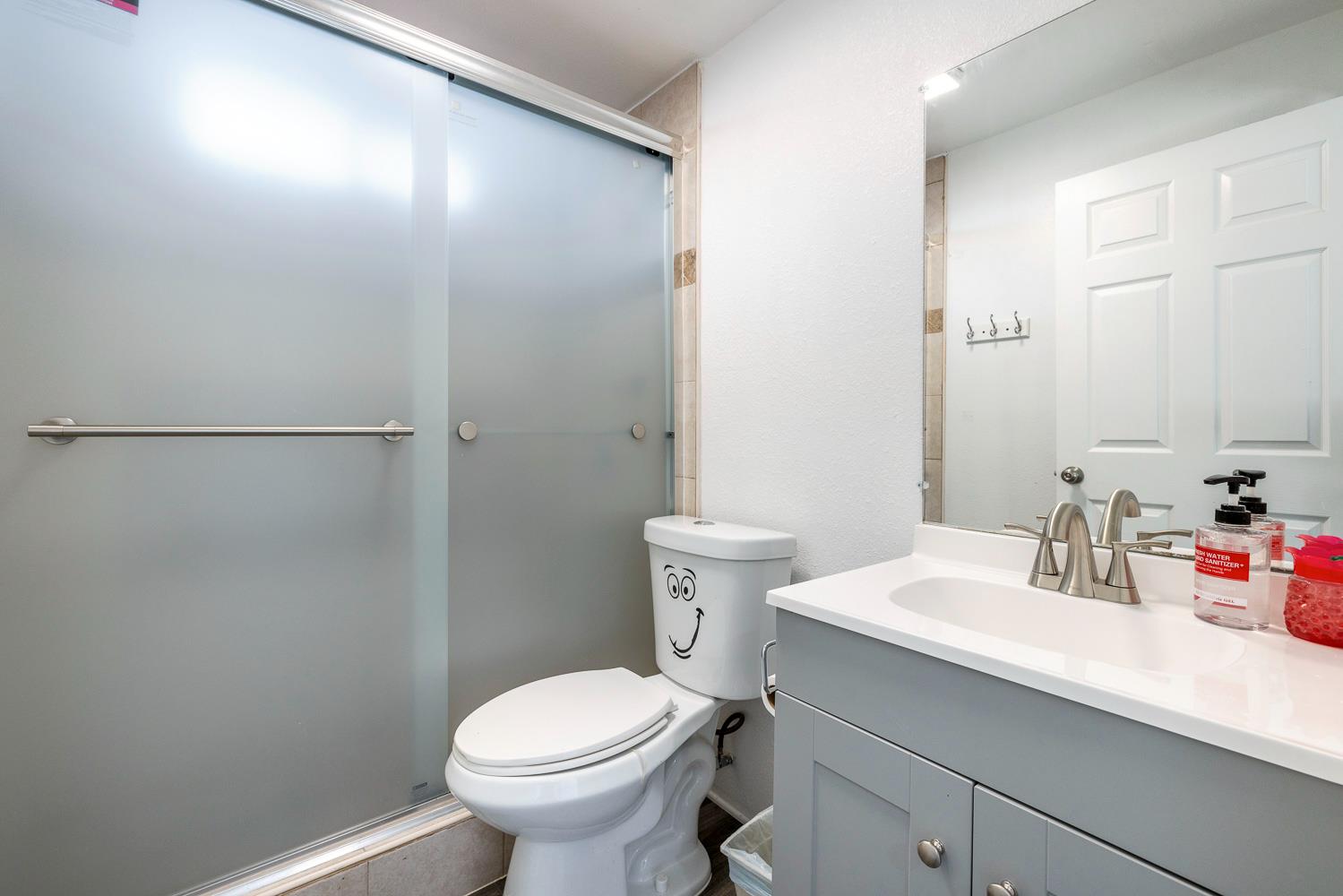 408 W San Joaquin St, Avenal, CA 93204