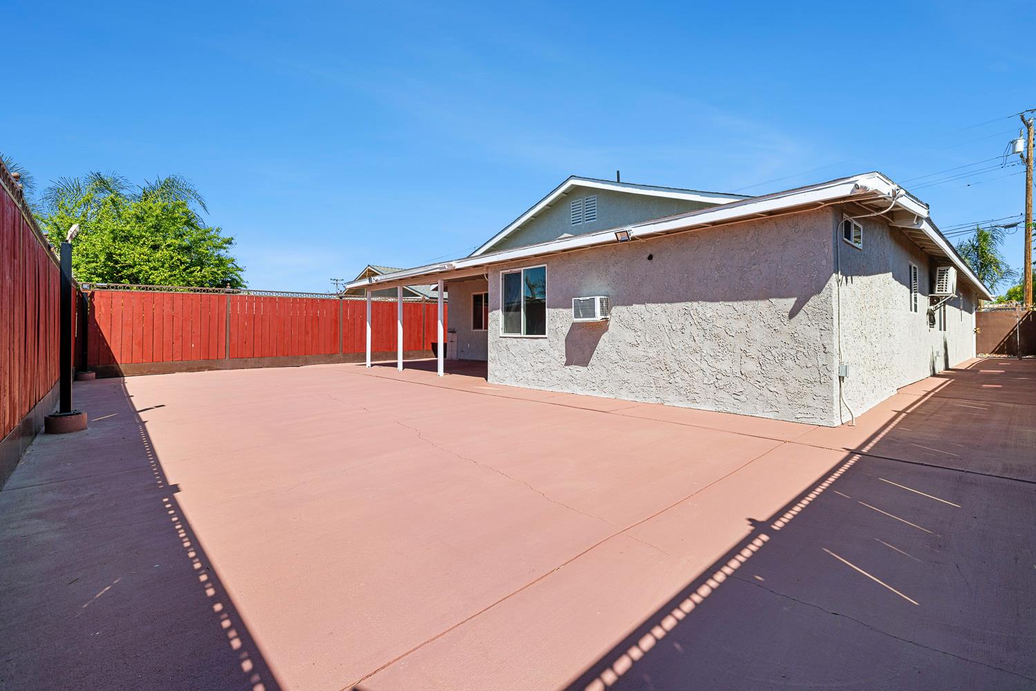 408 W San Joaquin St, Avenal, CA 93204