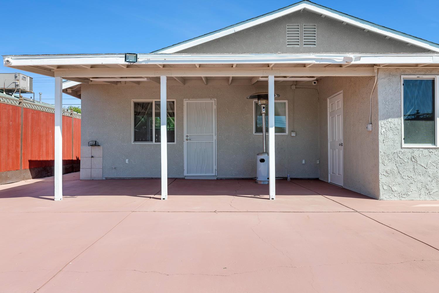 408 W San Joaquin St, Avenal, CA 93204