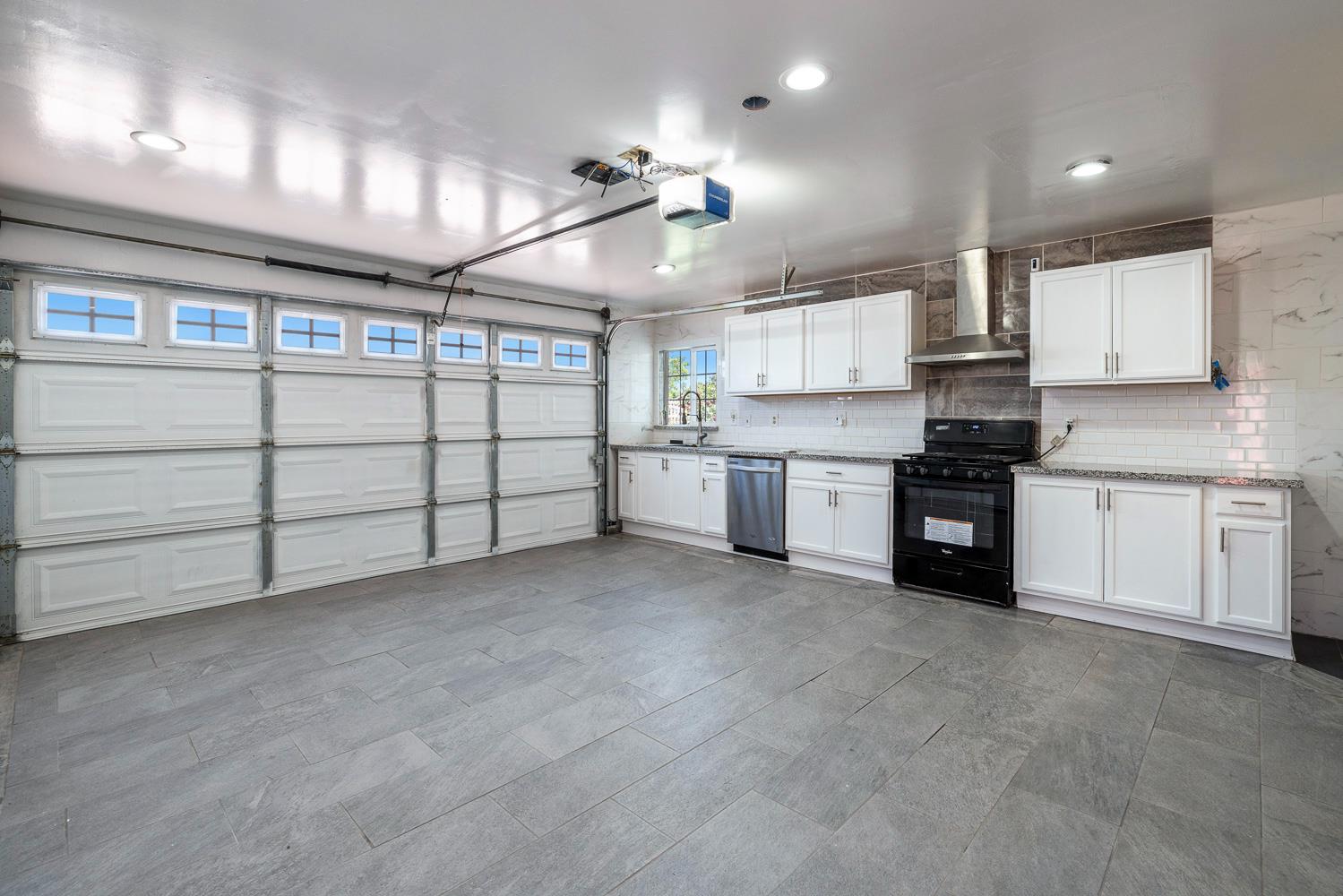 408 W San Joaquin St, Avenal, CA 93204