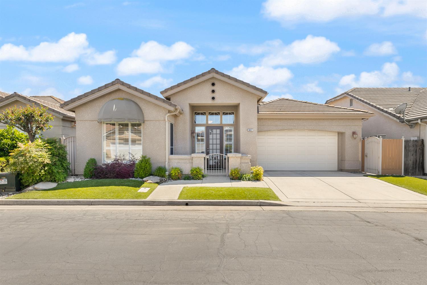 851 E Mill Creek Dr, Fresno, CA 93720