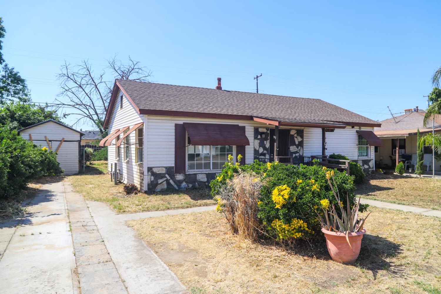 2033 Mayfair Dr E, Fresno, CA 93703