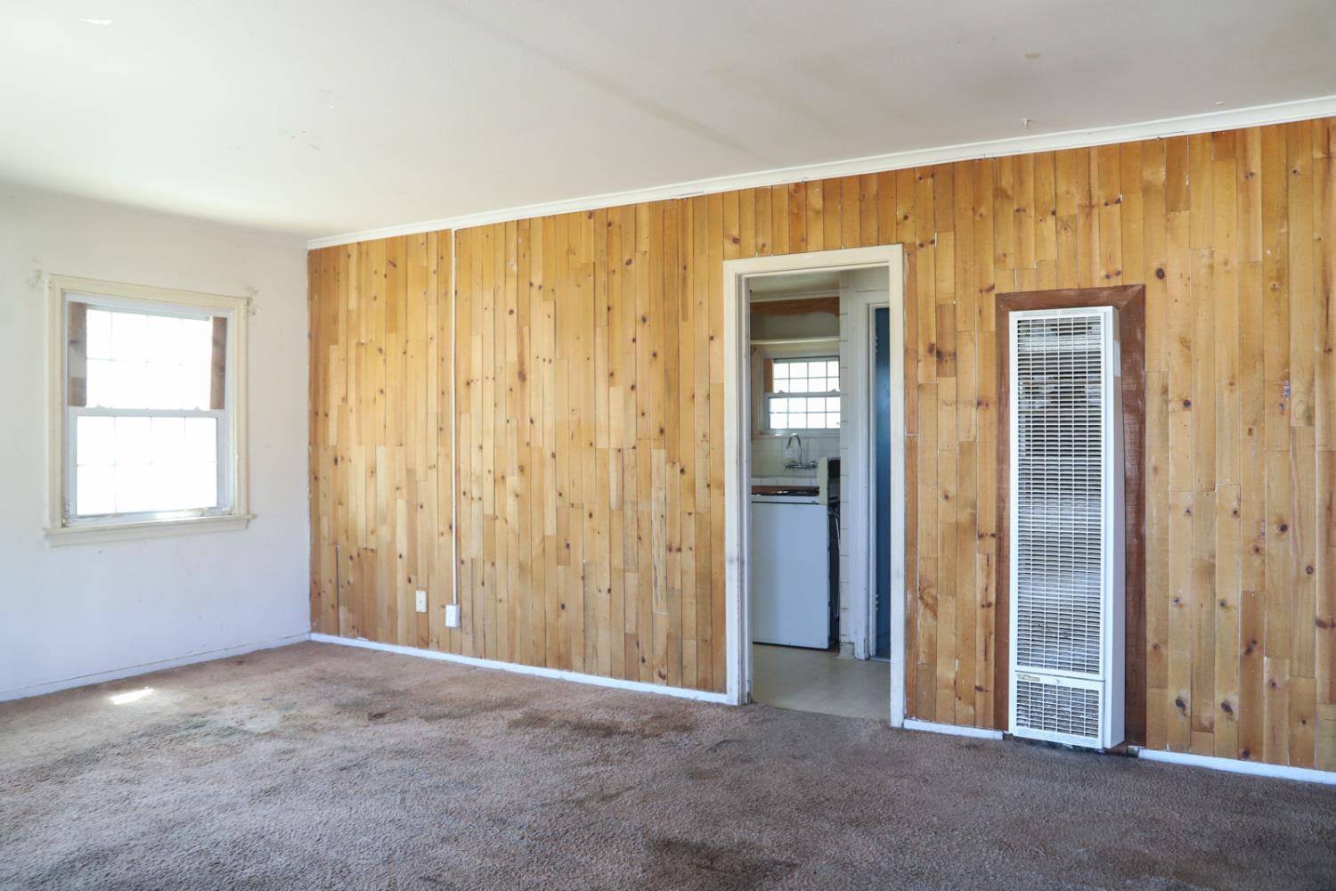 2033 Mayfair Dr E, Fresno, CA 93703