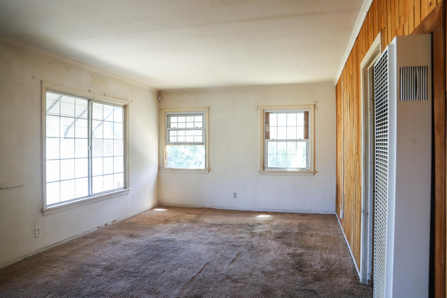 2033 Mayfair Dr E, Fresno, CA 93703