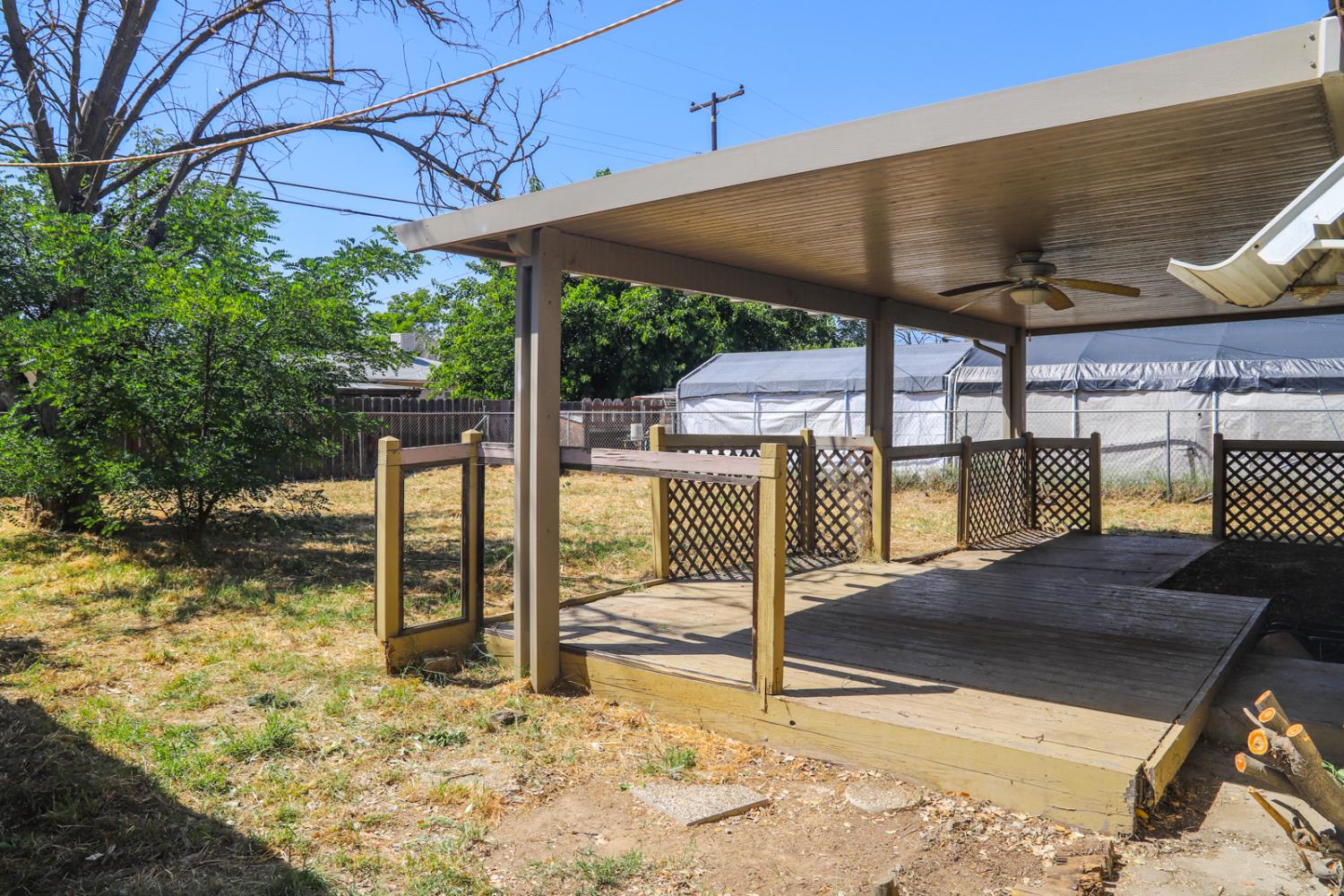 2033 Mayfair Dr E, Fresno, CA 93703