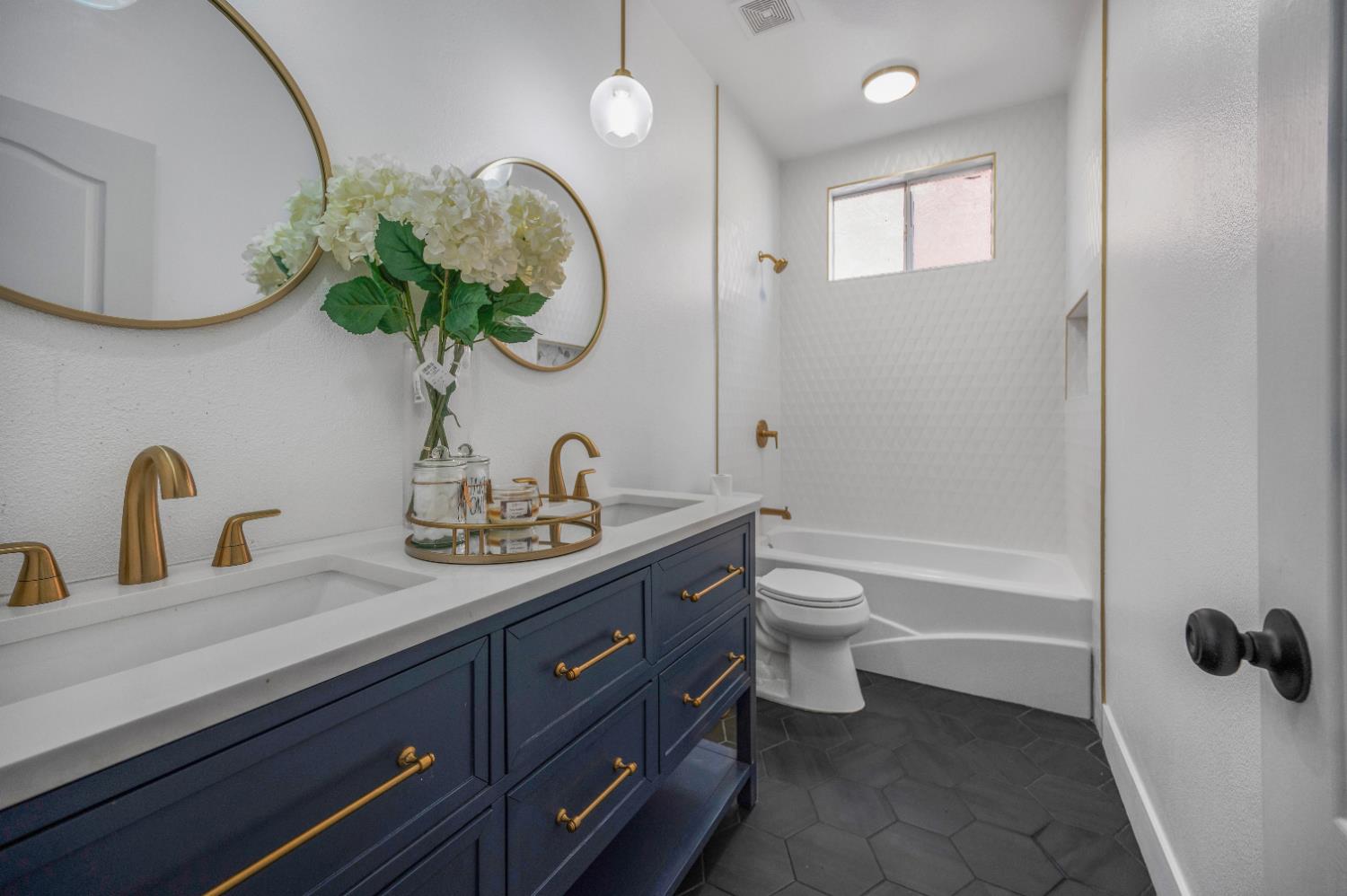 6602 E Lowe Ave, Fresno, CA 93727