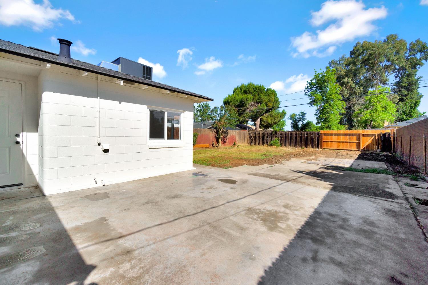 2819 E Tyler Ave, Fresno, CA 93701
