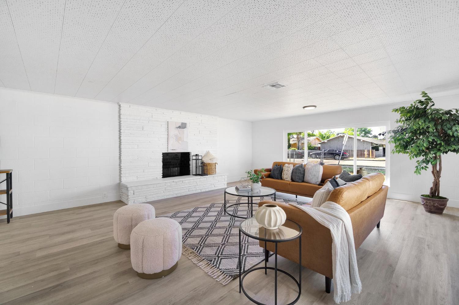 2819 E Tyler Ave, Fresno, CA 93701