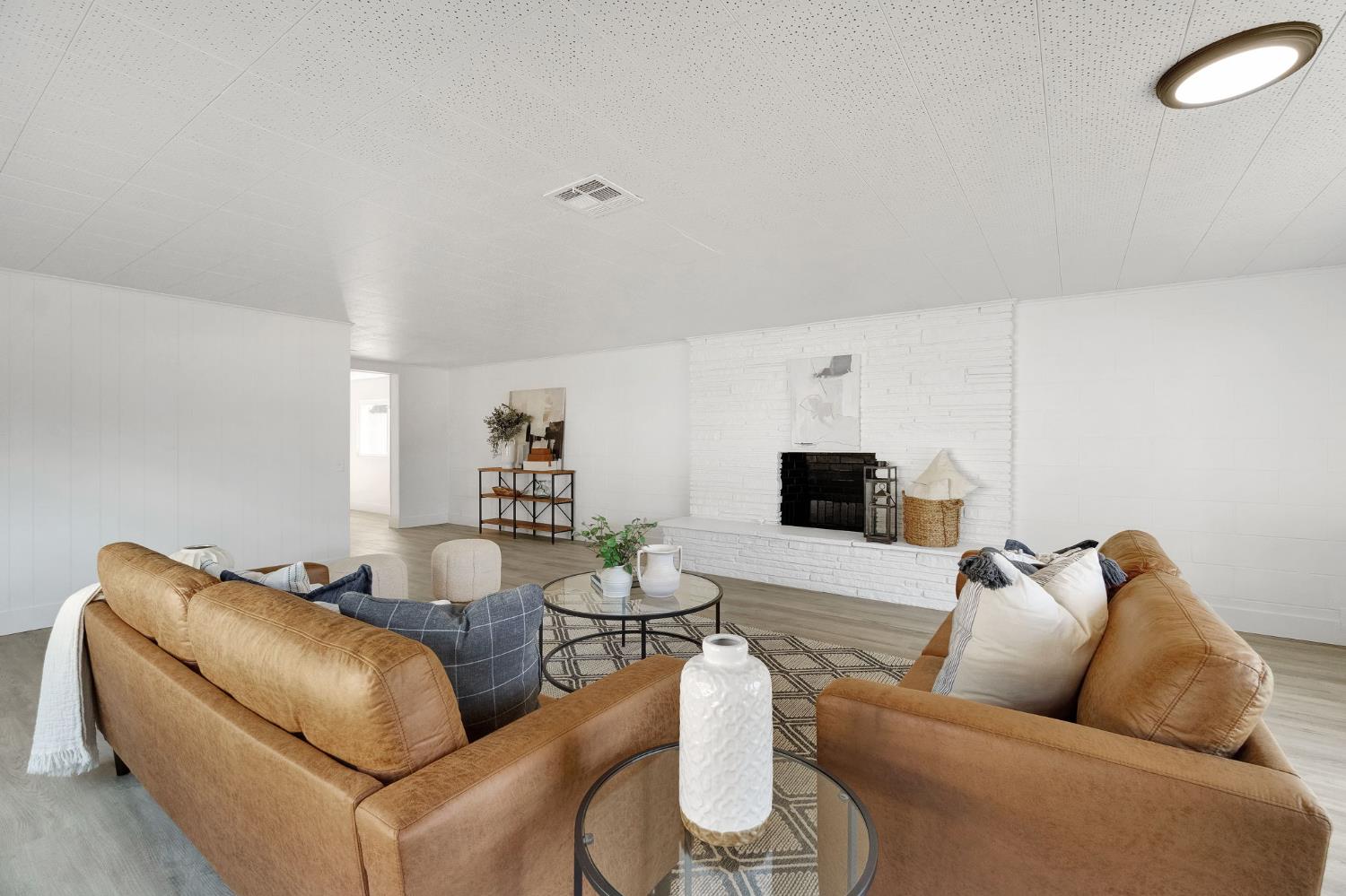 2819 E Tyler Ave, Fresno, CA 93701