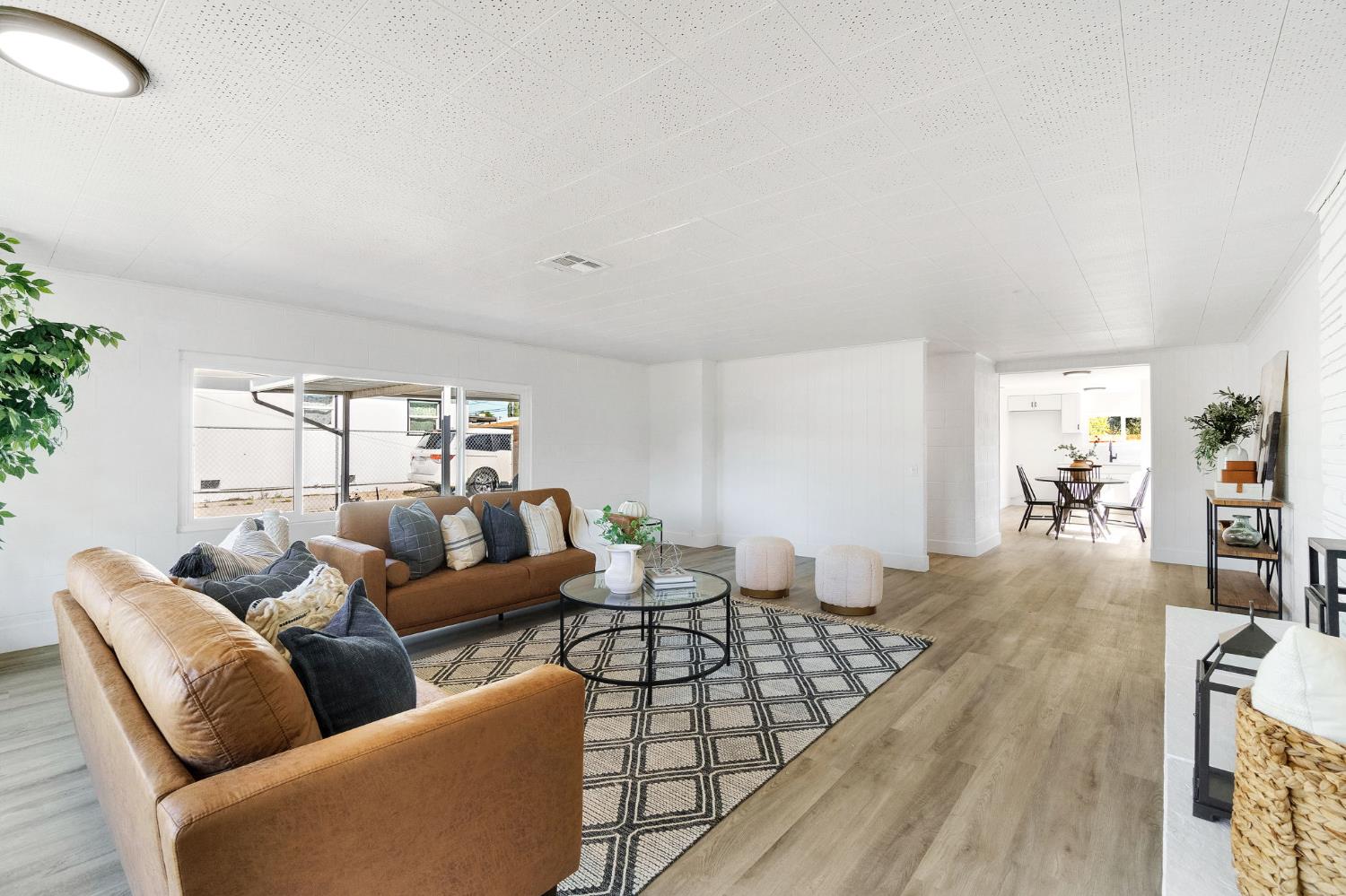 2819 E Tyler Ave, Fresno, CA 93701