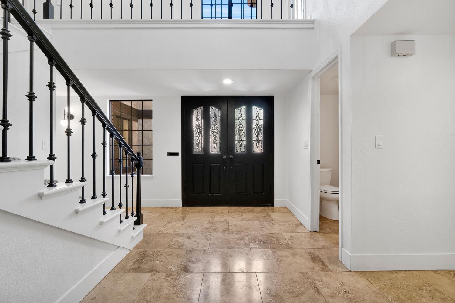 2827 W Compton Ct, Fresno, CA 93711