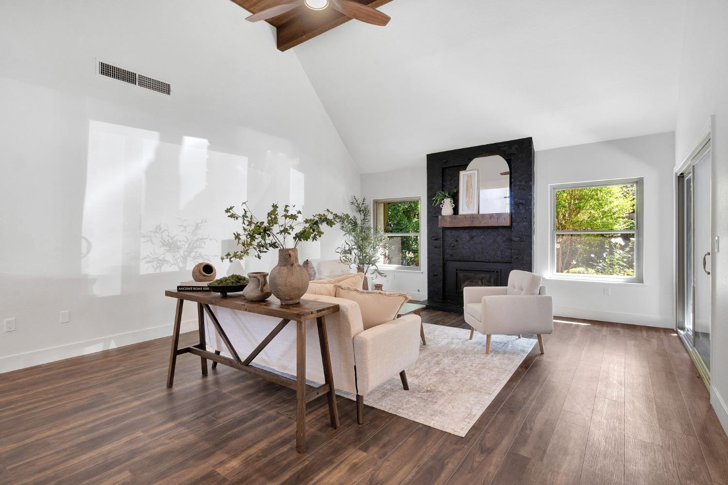 2827 W Compton Ct, Fresno, CA 93711