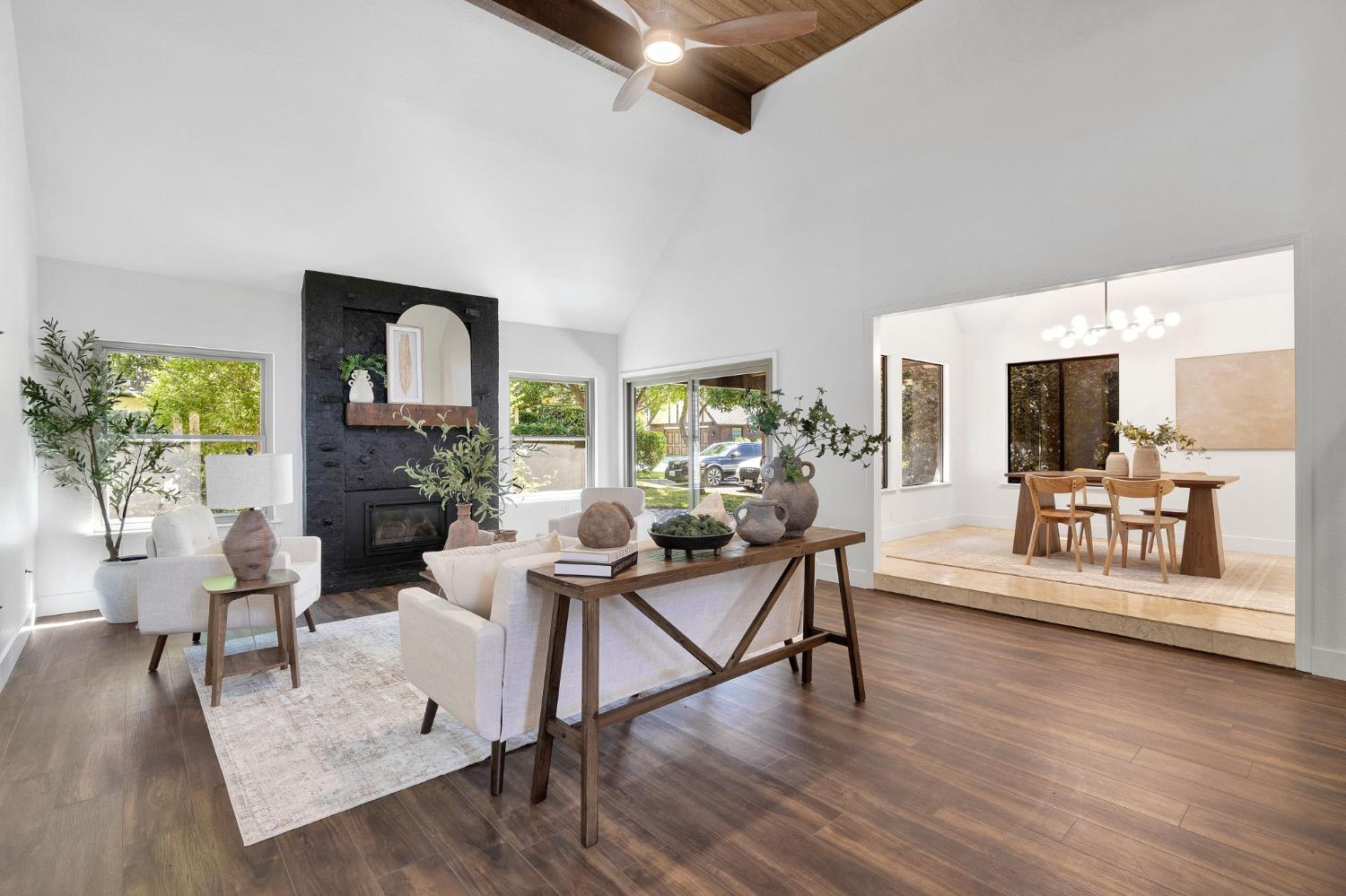 2827 W Compton Ct, Fresno, CA 93711