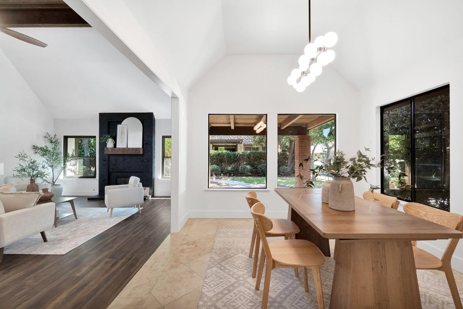 2827 W Compton Ct, Fresno, CA 93711