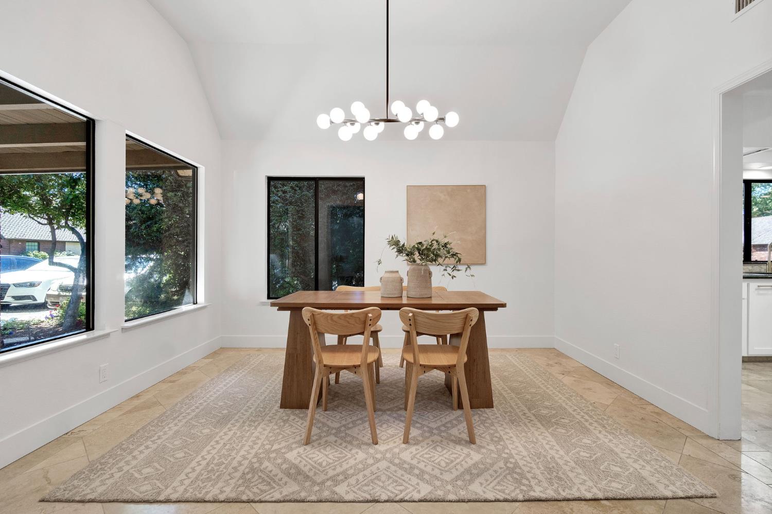 2827 W Compton Ct, Fresno, CA 93711