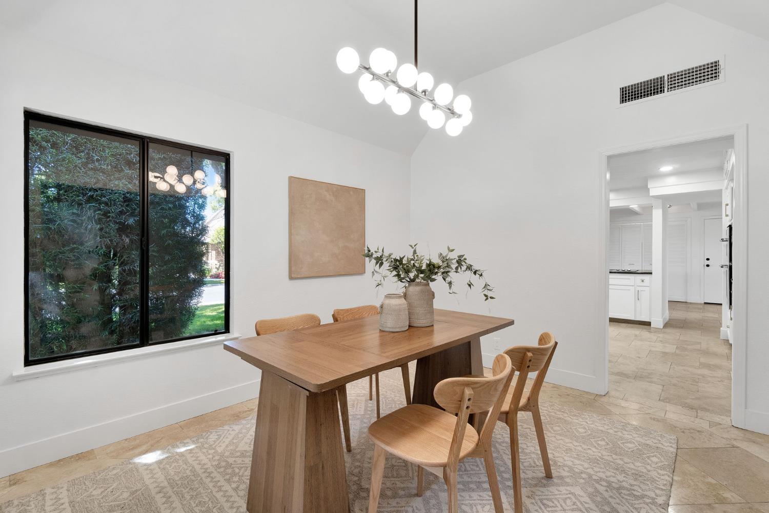 2827 W Compton Ct, Fresno, CA 93711