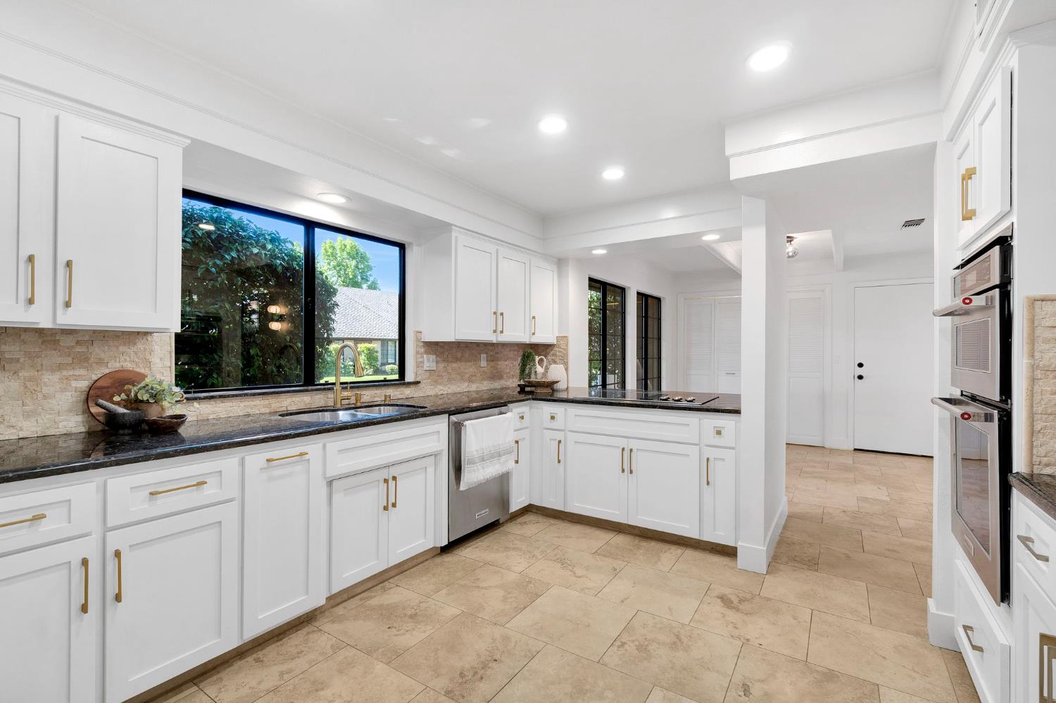 2827 W Compton Ct, Fresno, CA 93711