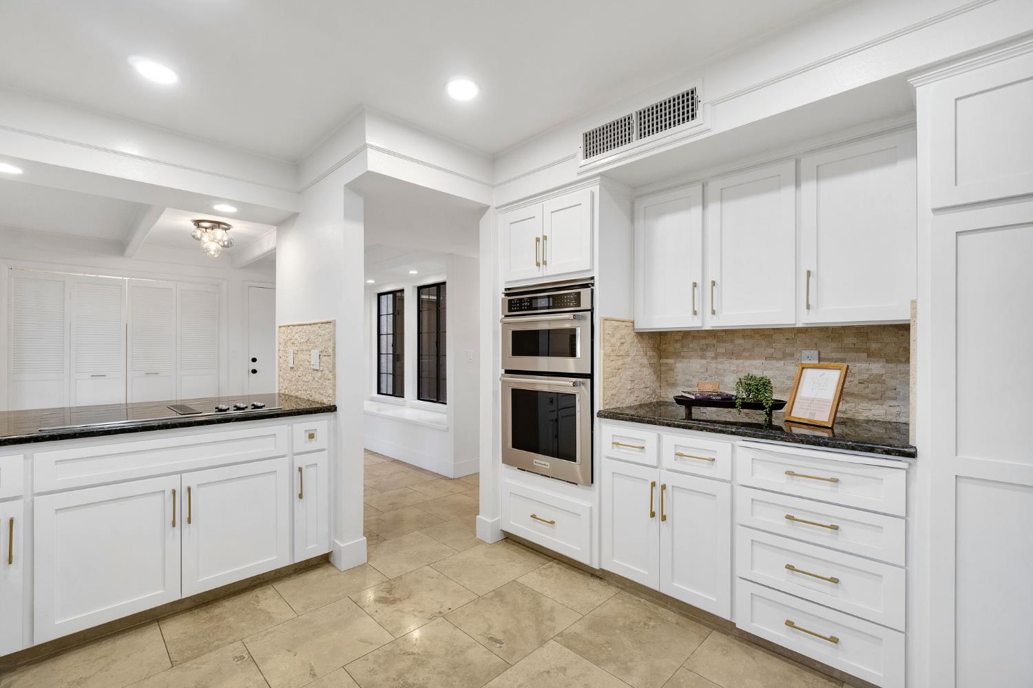 2827 W Compton Ct, Fresno, CA 93711