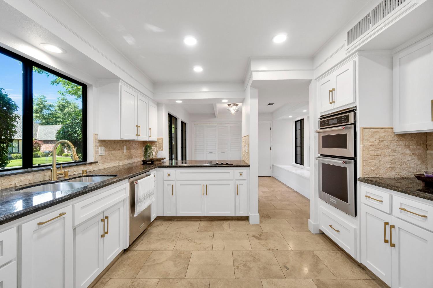 2827 W Compton Ct, Fresno, CA 93711