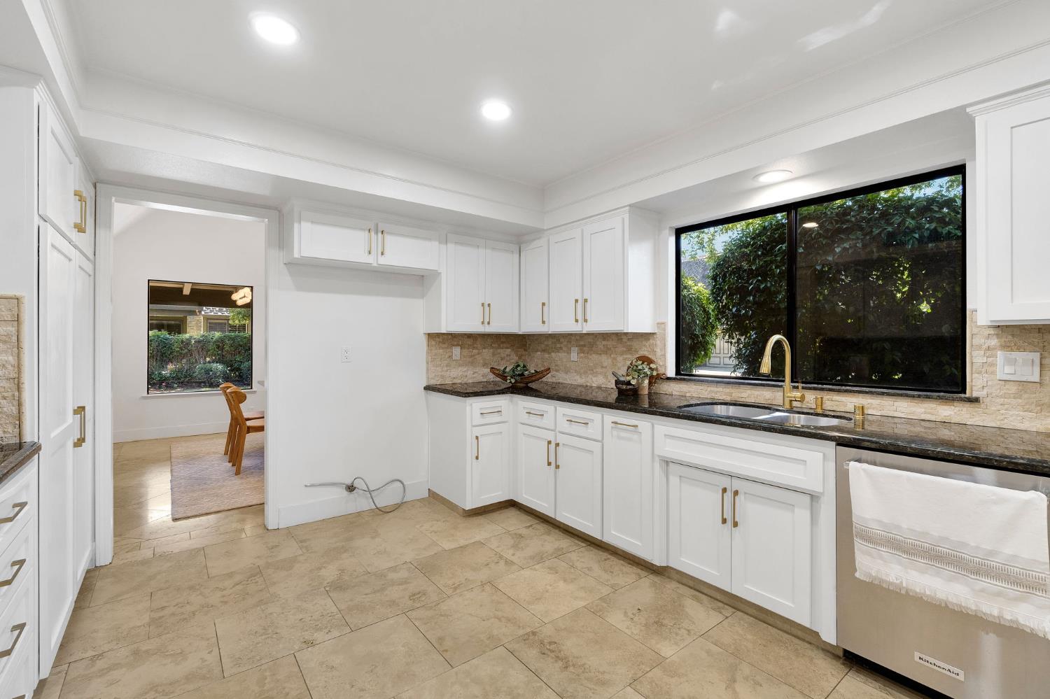 2827 W Compton Ct, Fresno, CA 93711