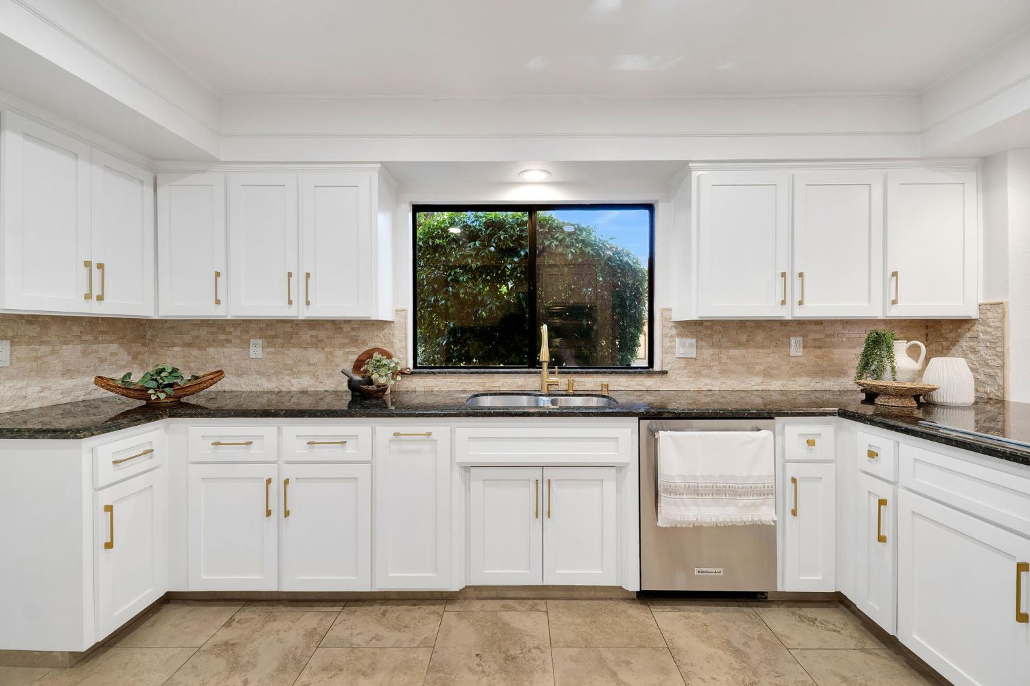 2827 W Compton Ct, Fresno, CA 93711