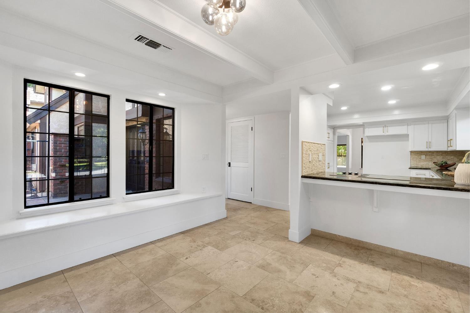 2827 W Compton Ct, Fresno, CA 93711