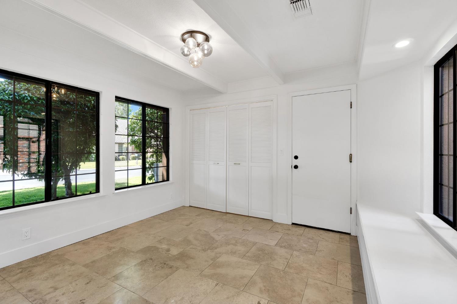 2827 W Compton Ct, Fresno, CA 93711