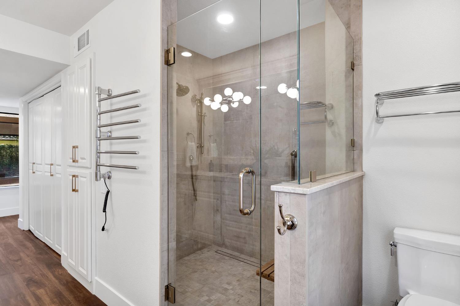 2827 W Compton Ct, Fresno, CA 93711