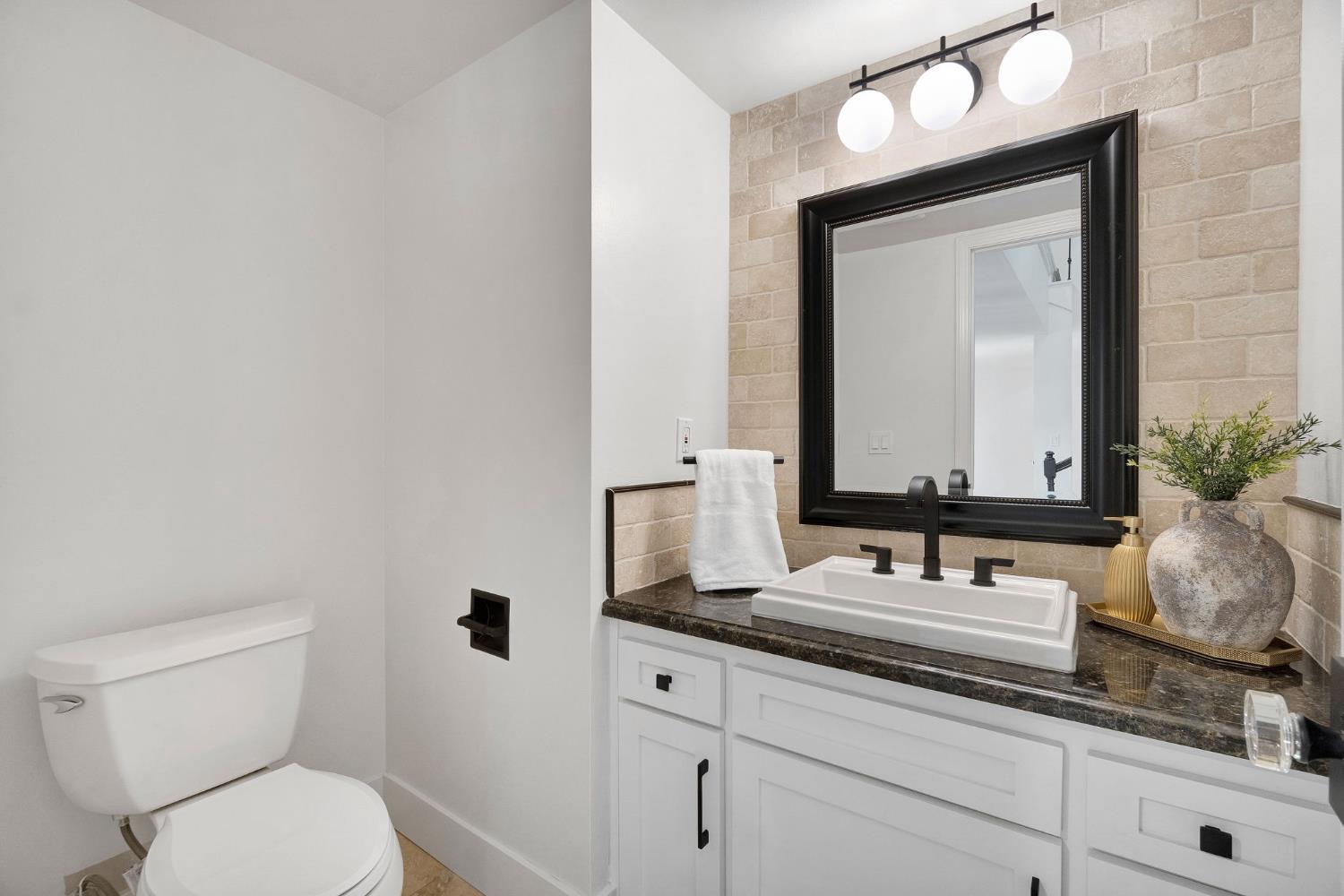 2827 W Compton Ct, Fresno, CA 93711