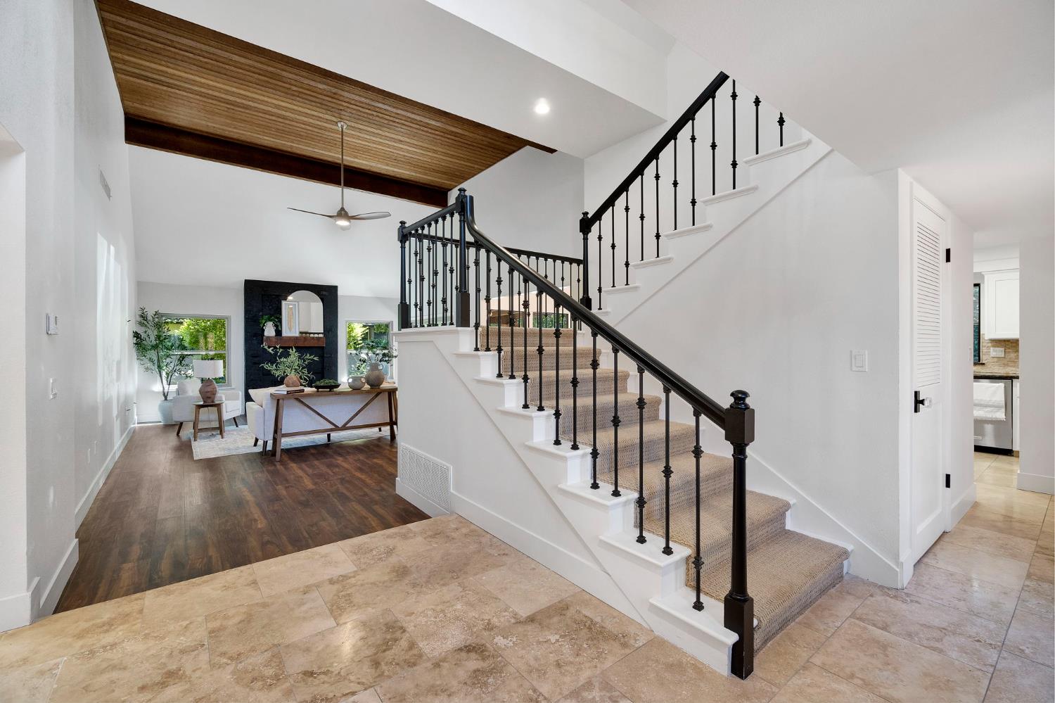 2827 W Compton Ct, Fresno, CA 93711