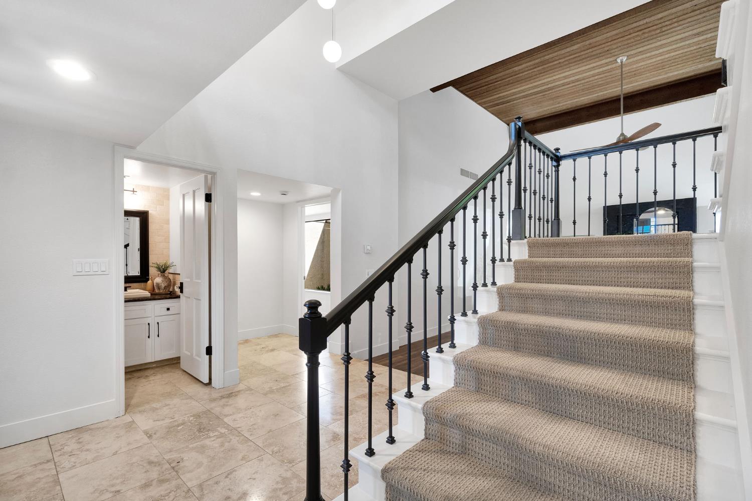 2827 W Compton Ct, Fresno, CA 93711