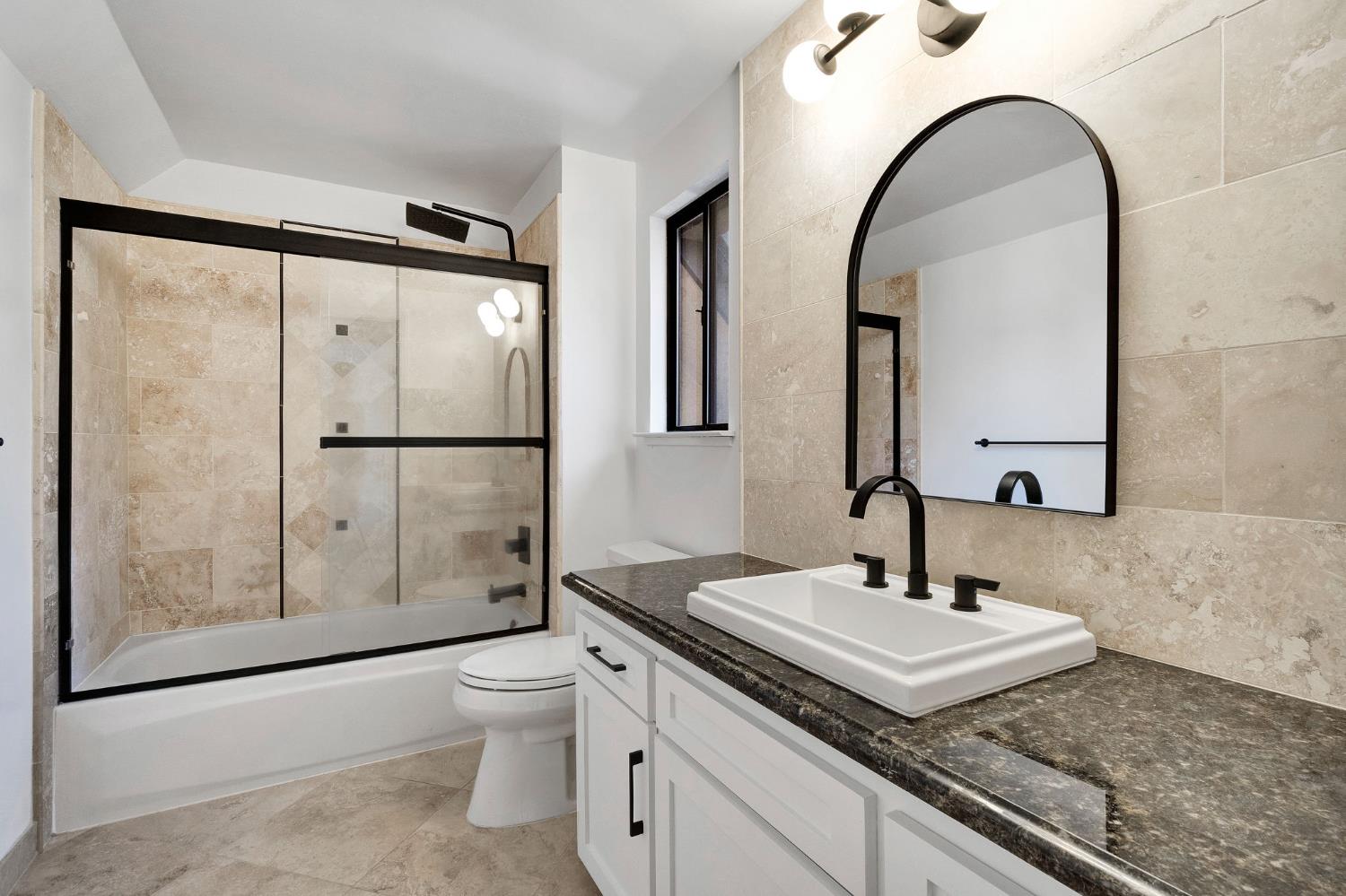 2827 W Compton Ct, Fresno, CA 93711