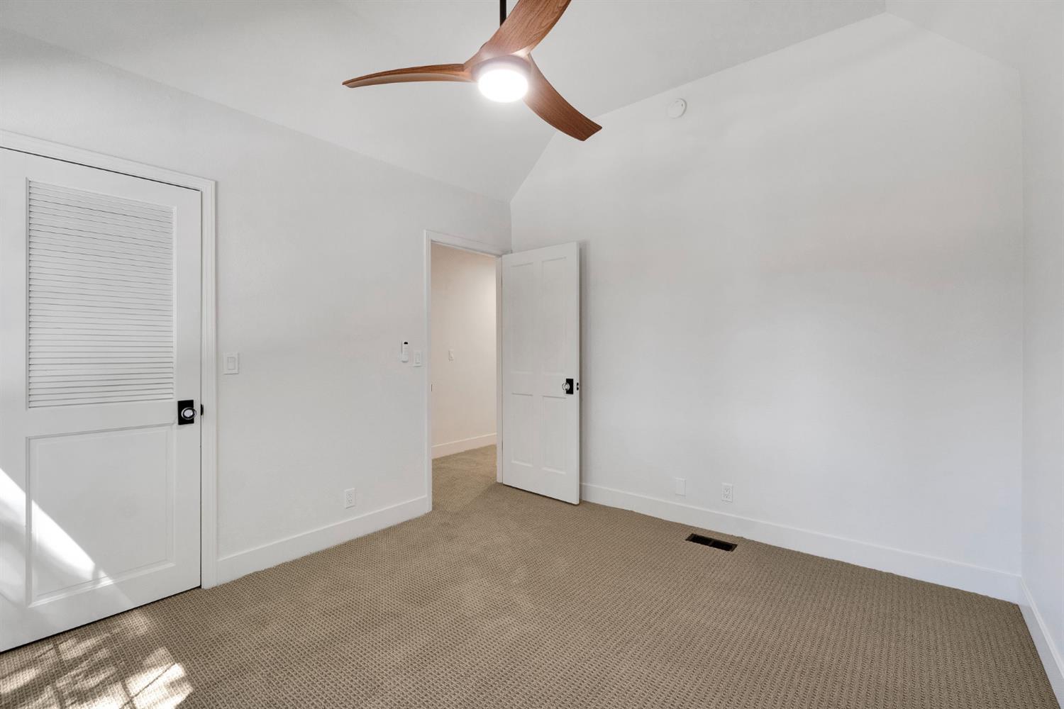 2827 W Compton Ct, Fresno, CA 93711