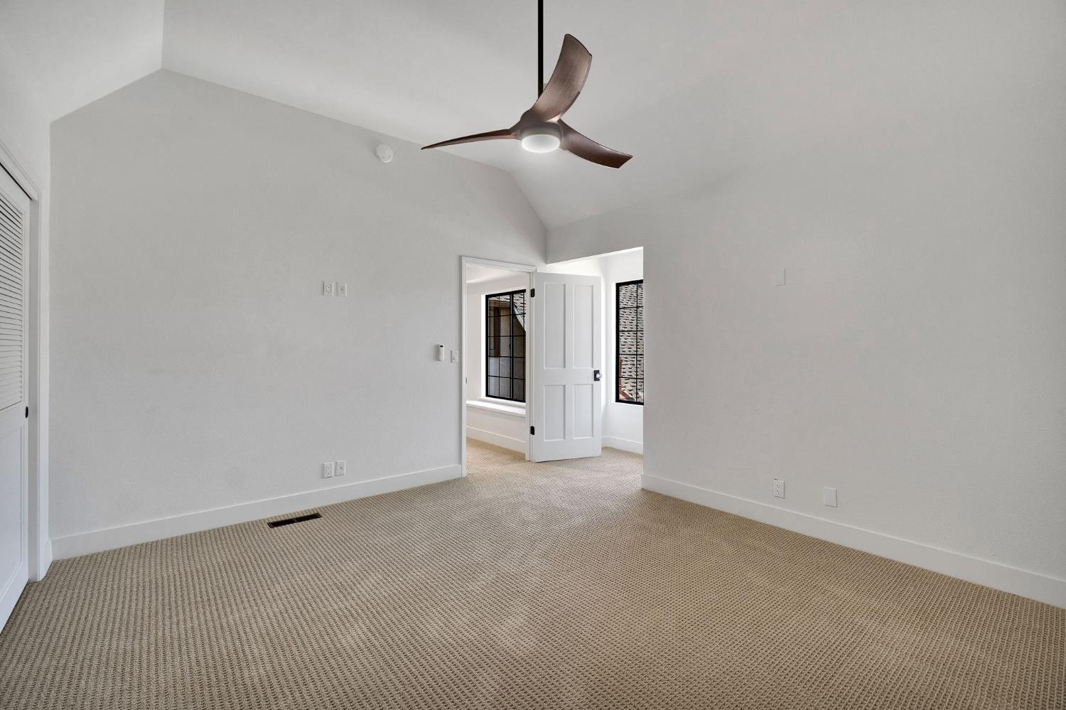 2827 W Compton Ct, Fresno, CA 93711