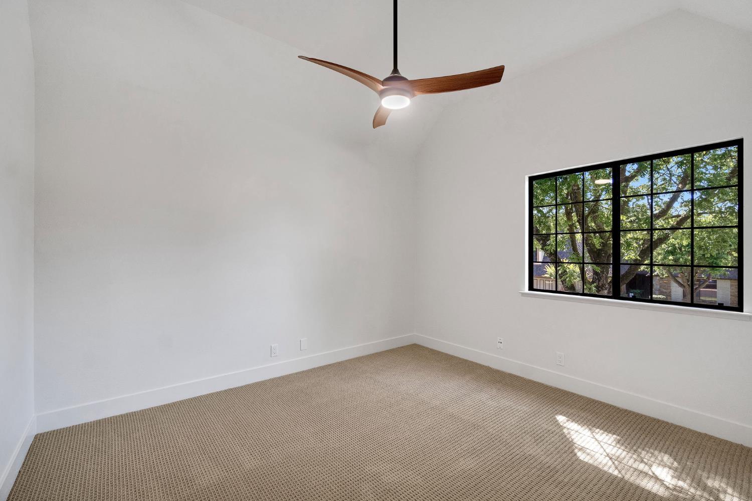 2827 W Compton Ct, Fresno, CA 93711