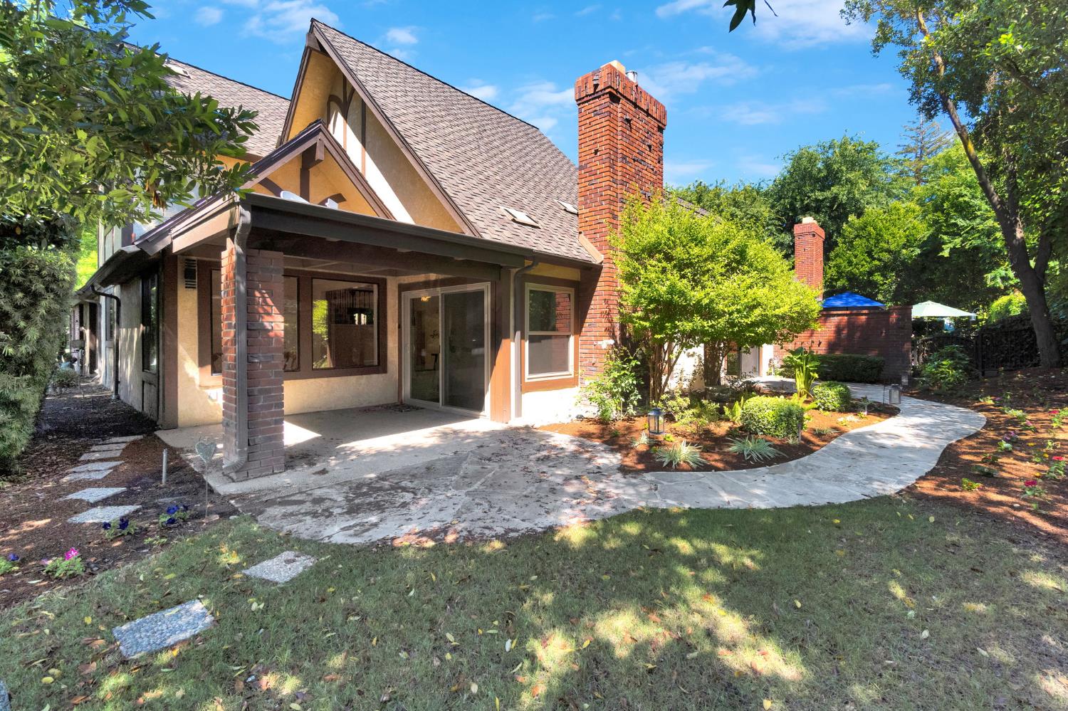 2827 W Compton Ct, Fresno, CA 93711