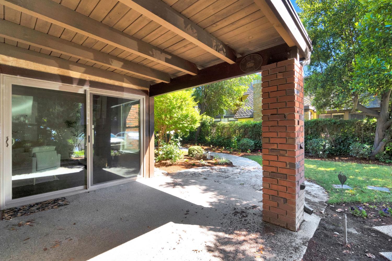 2827 W Compton Ct, Fresno, CA 93711