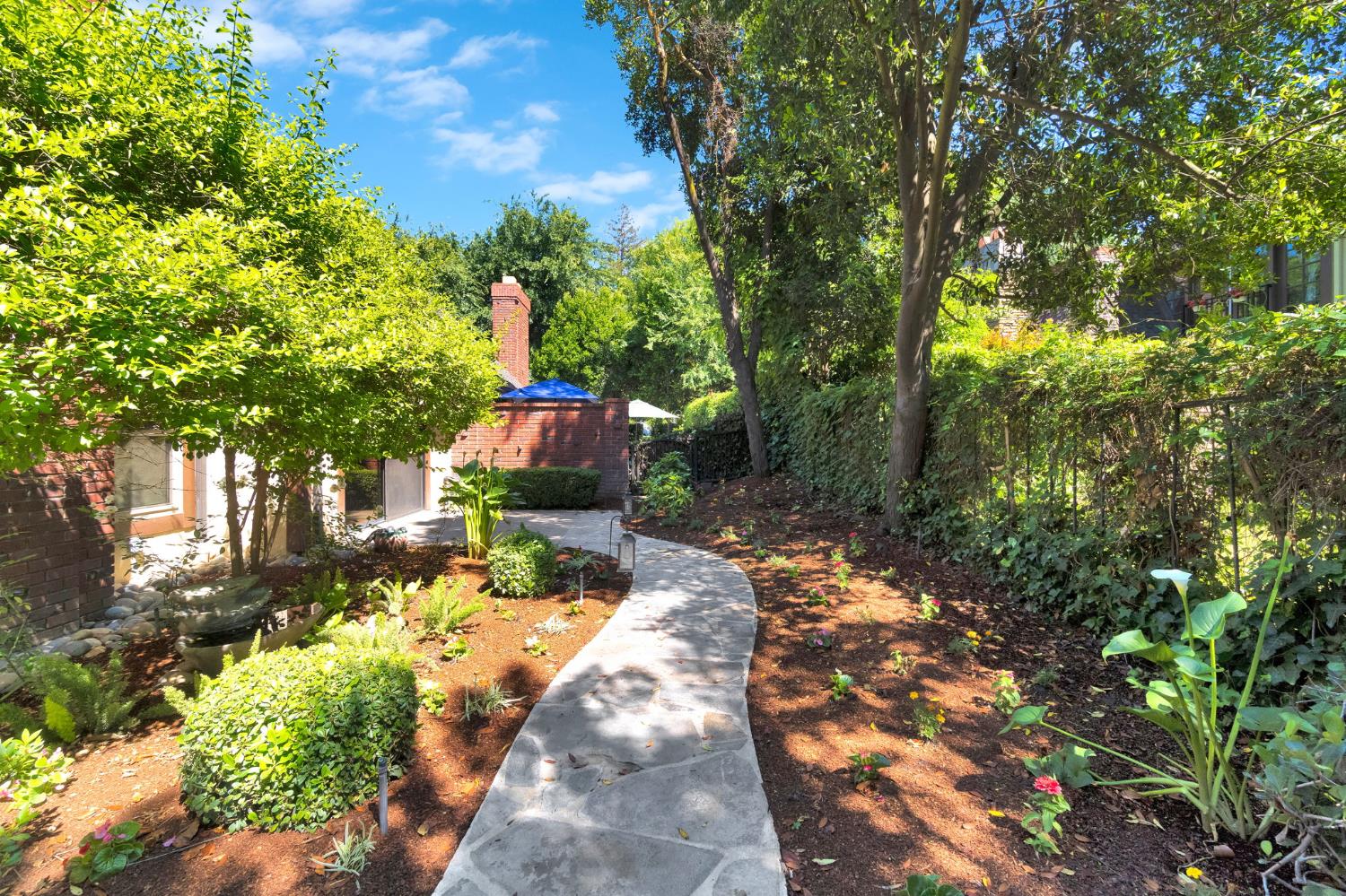 2827 W Compton Ct, Fresno, CA 93711