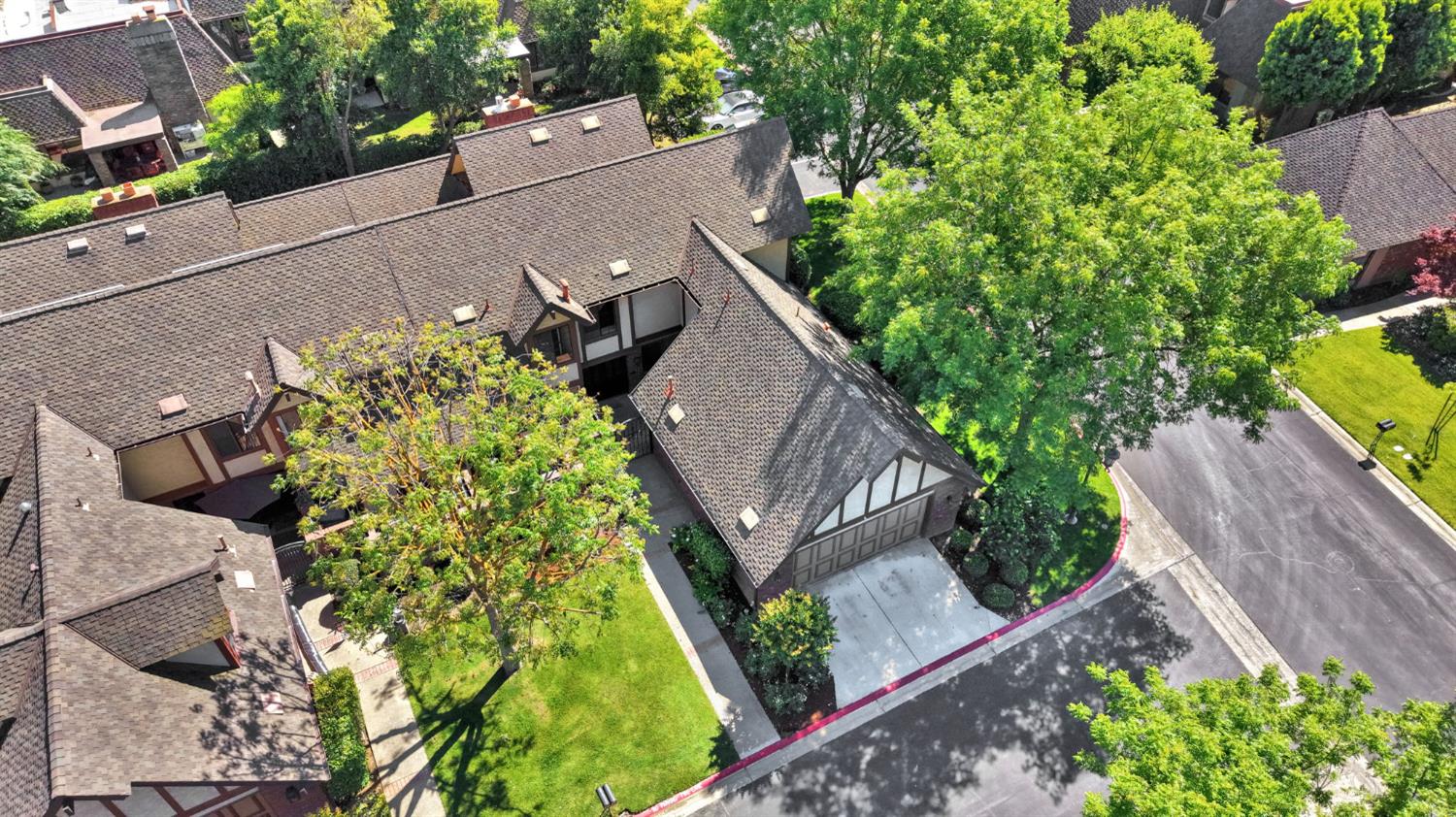 2827 W Compton Ct, Fresno, CA 93711