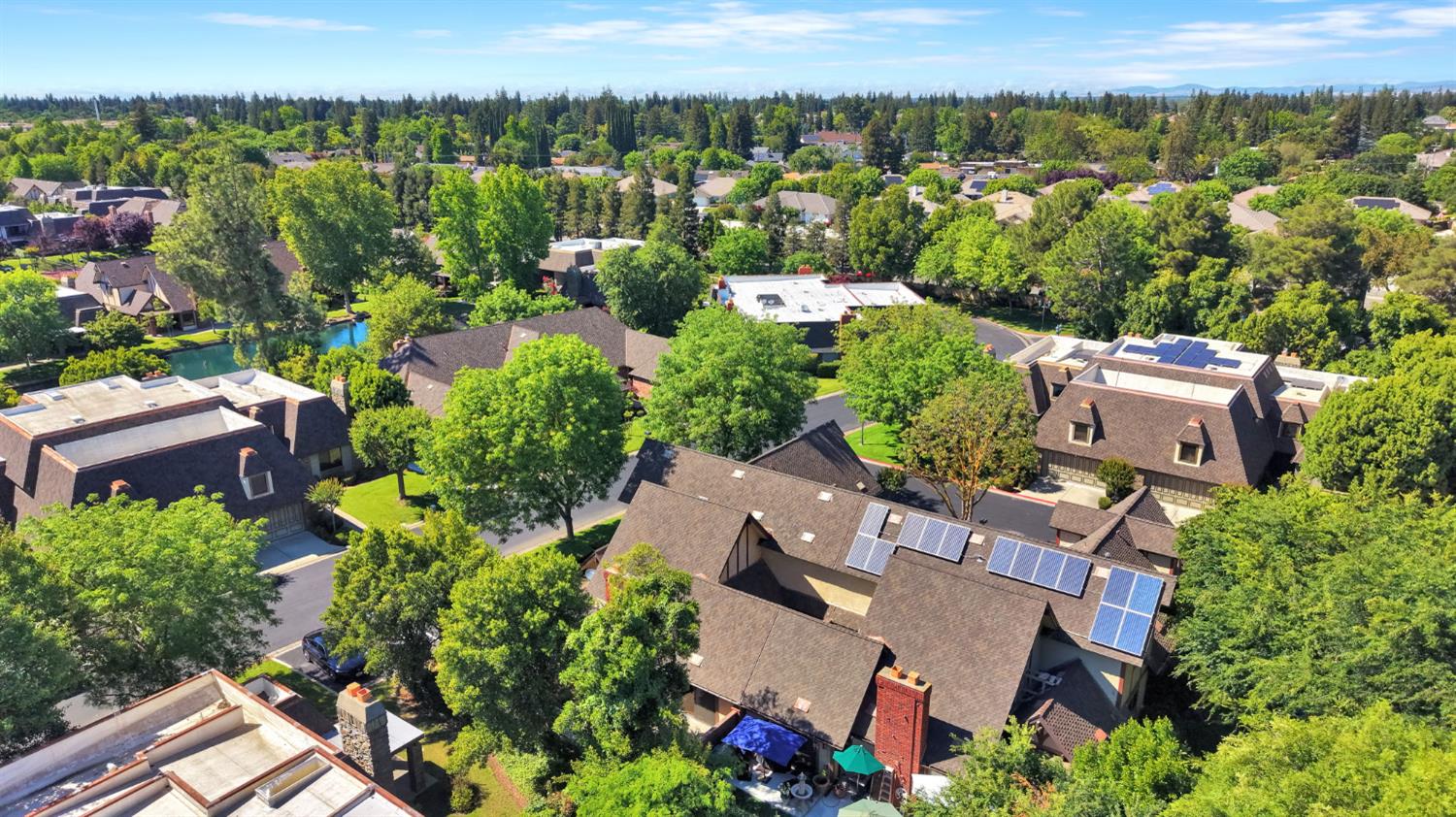 2827 W Compton Ct, Fresno, CA 93711