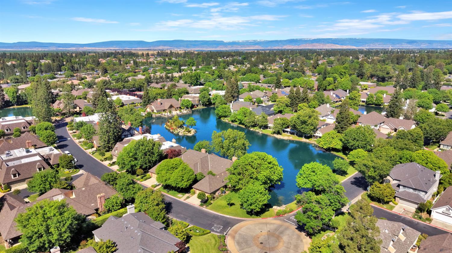 2827 W Compton Ct, Fresno, CA 93711