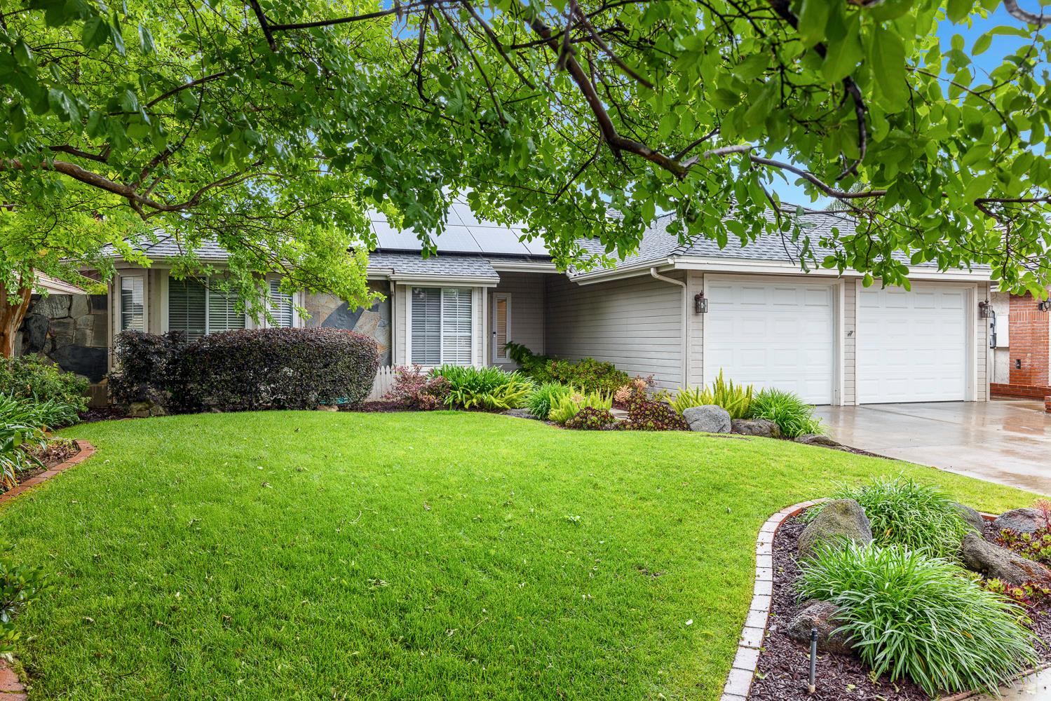 7587 N Spalding Ave, Fresno, CA 93720