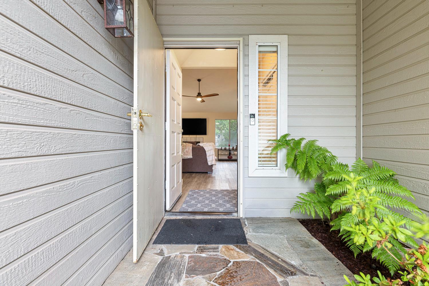 7587 N Spalding Ave, Fresno, CA 93720