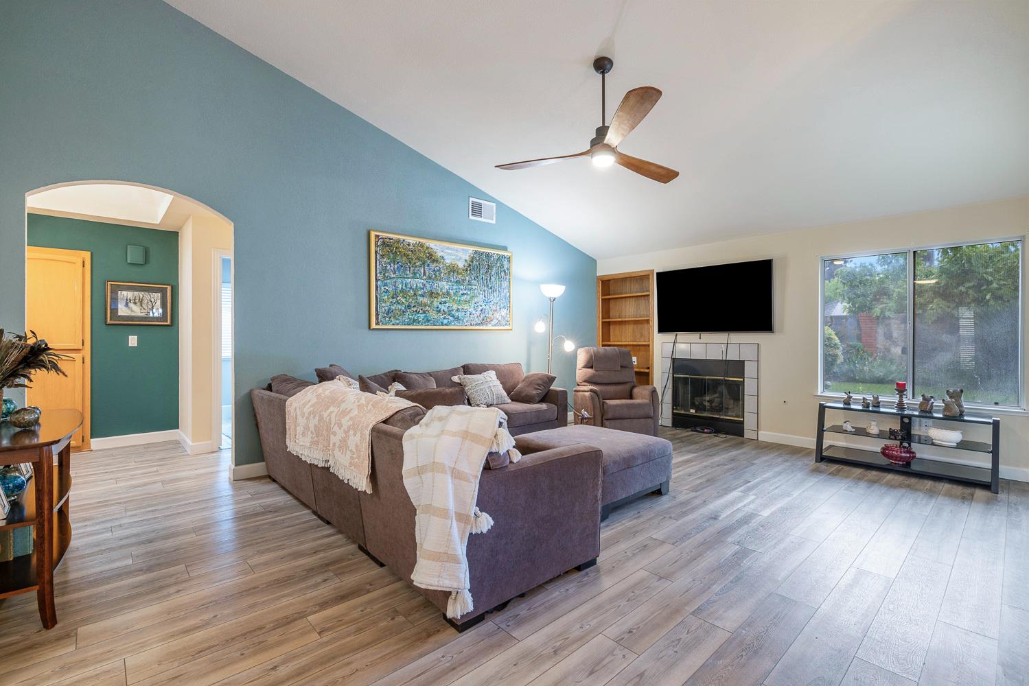 7587 N Spalding Ave, Fresno, CA 93720