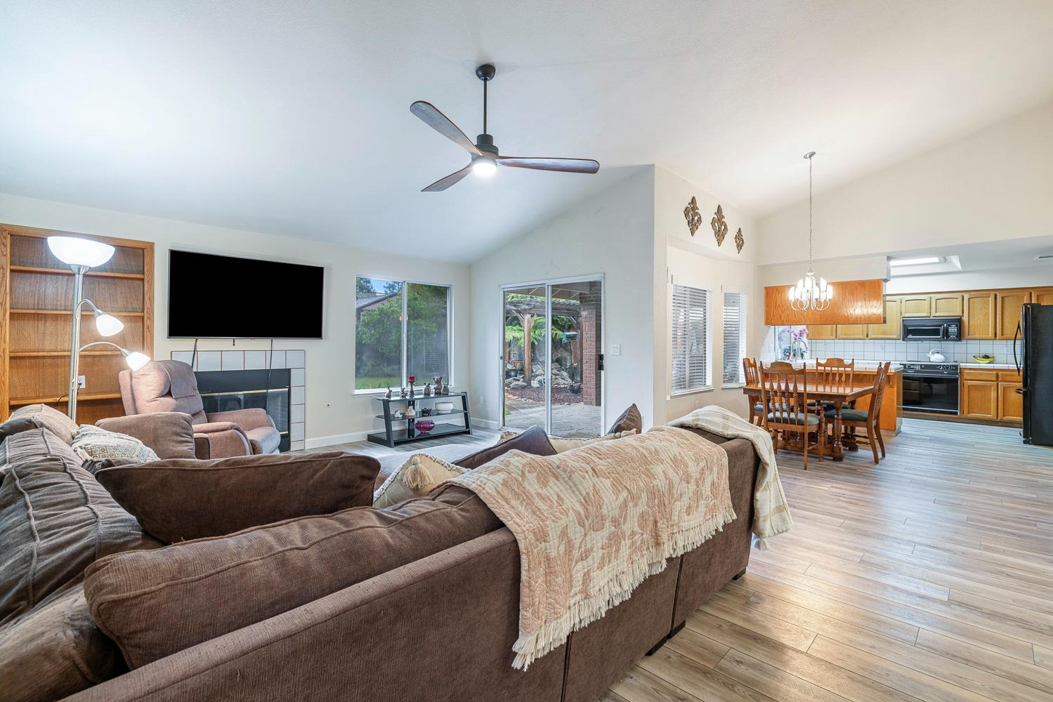 7587 N Spalding Ave, Fresno, CA 93720