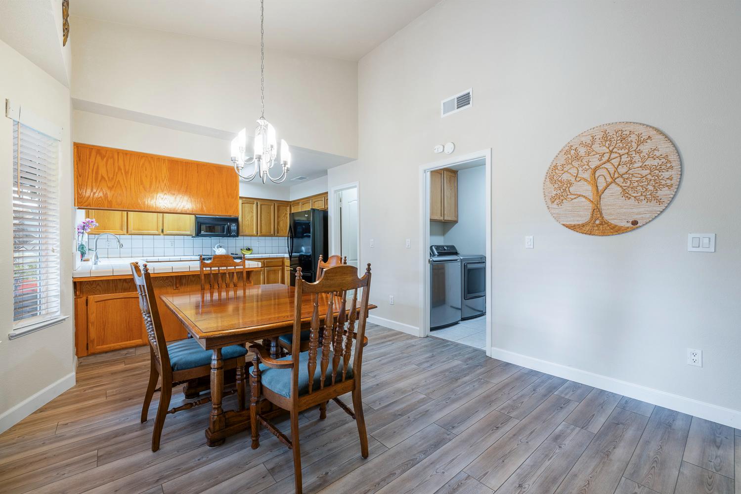 7587 N Spalding Ave, Fresno, CA 93720