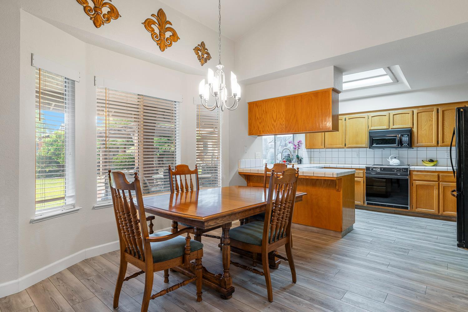 7587 N Spalding Ave, Fresno, CA 93720